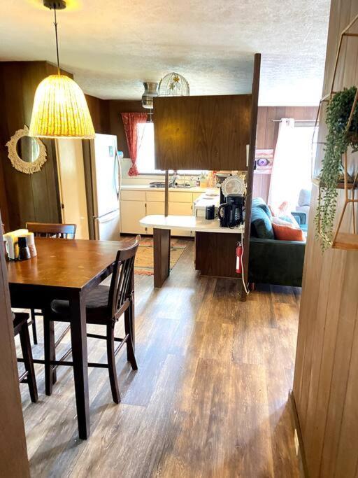 Сasa de vacaciones The Homebase - Charming 3 Bedroom Home, With Ac! *